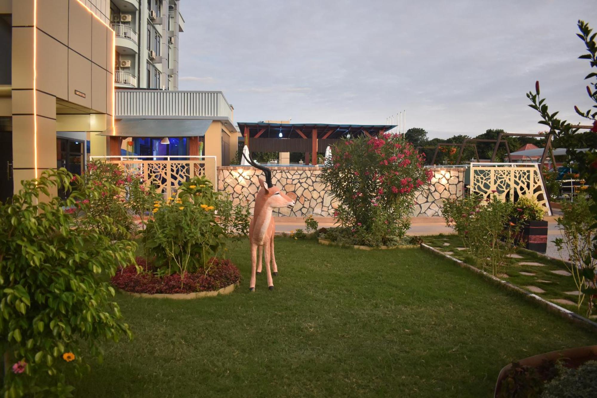 Brand Hotel Dodoma Esterno foto
